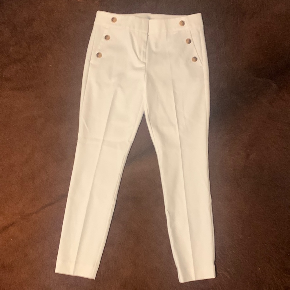 Ann Taylor LOFT white pants. Size 6, skinny. Brand new.